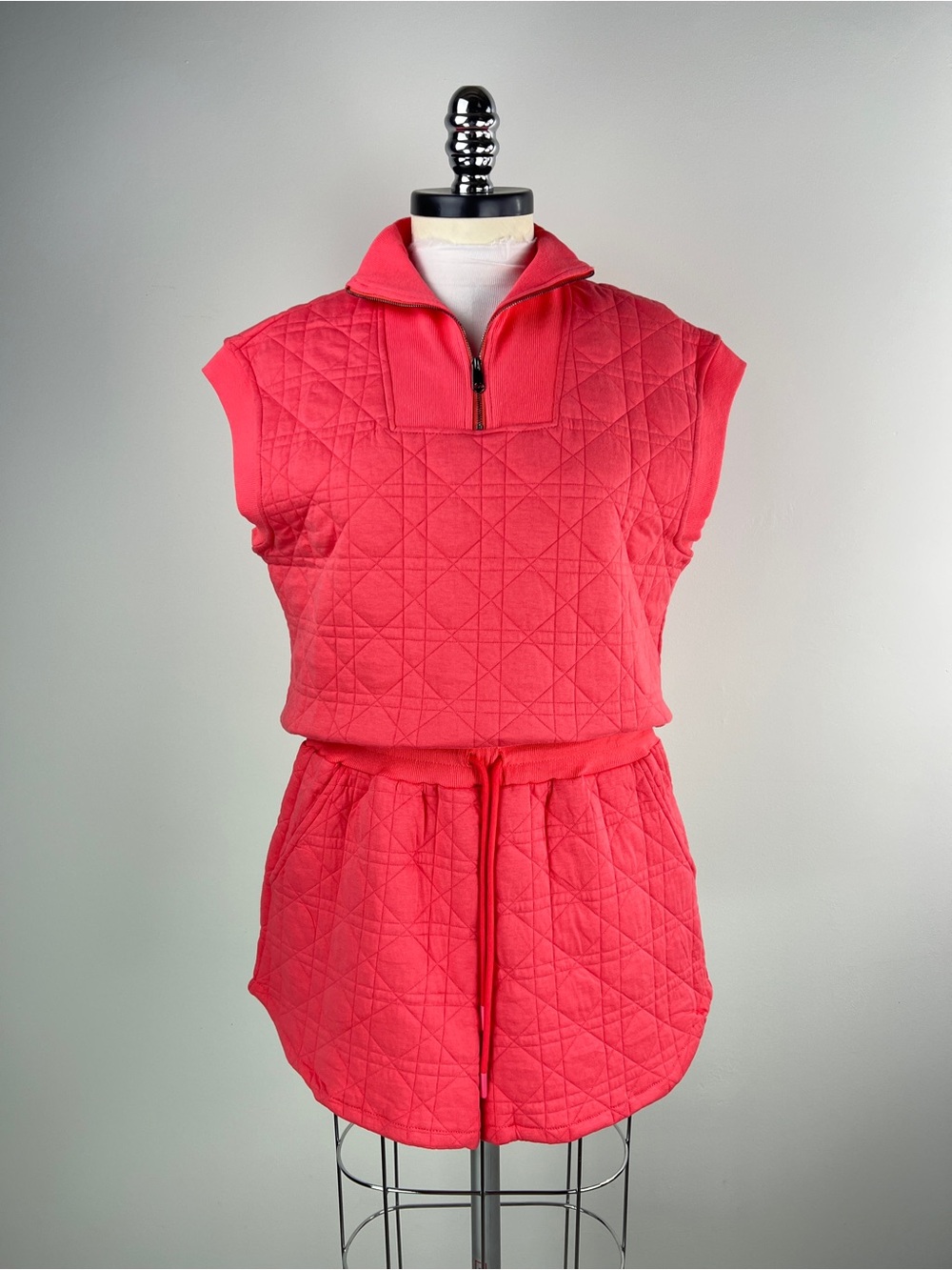 💚 3810. Quilted Sleeveless Zip Pullover & Short Set in Bright Coral